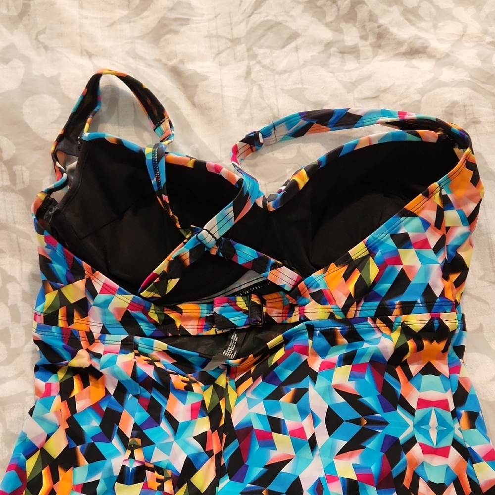 torrid Multicolor Geometric Ruched Swim Tankini Top - Picture 3 of 4